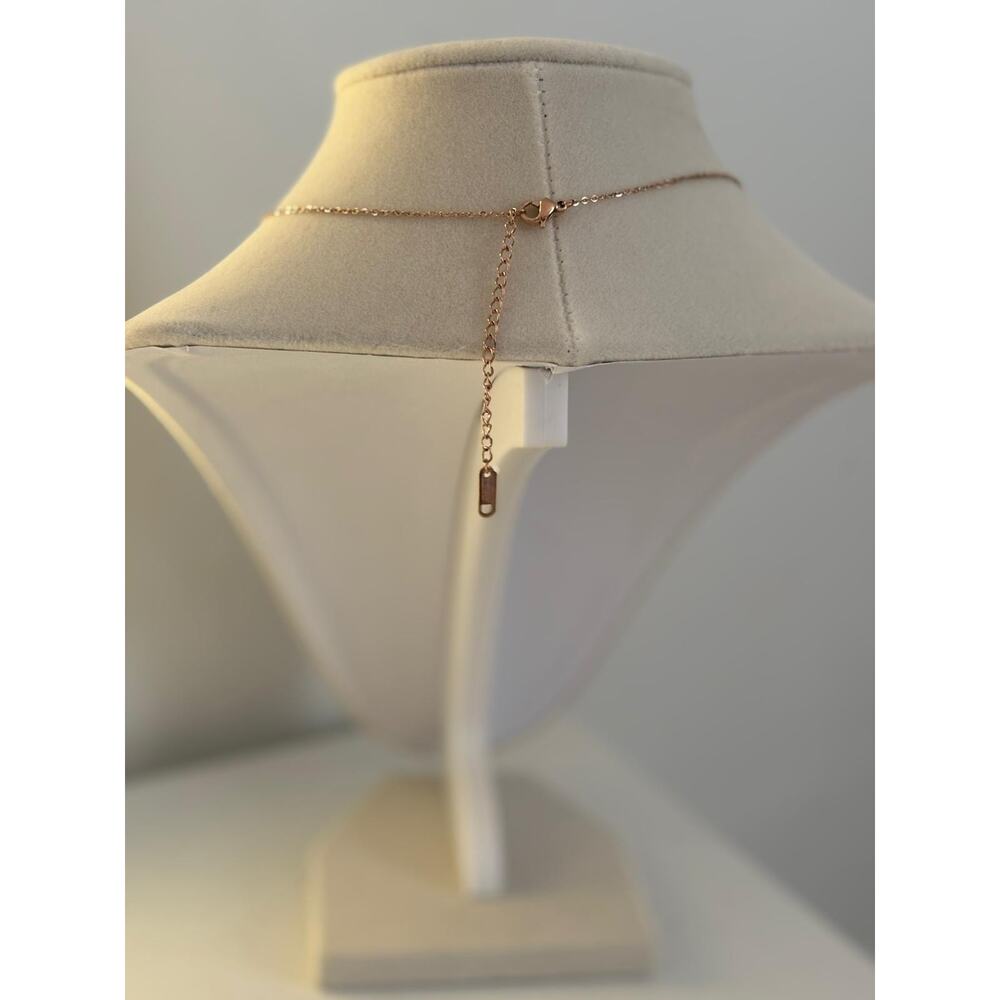 Red Clover Necklace Gold Stainless Steel Flower Pendant Minimalist Gift - Picture 5 of 5